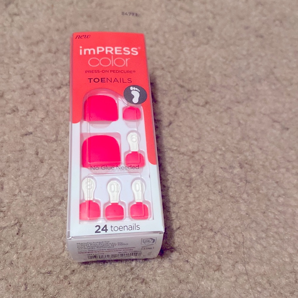 Impress toenails.
